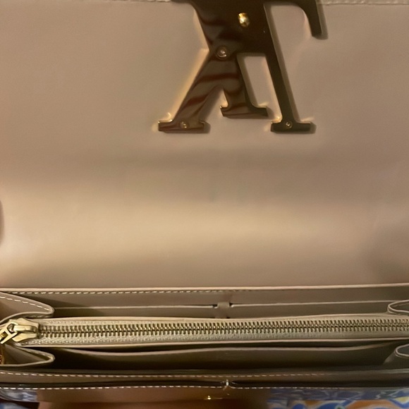 Pre-loved Louis Vuitton Patent Louise Wallet Dune - Picture 6 of 9